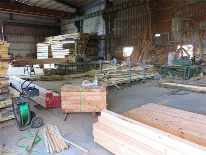 避免木材廠工人感染呼吸道疾病，圣南環(huán)保風(fēng)機(jī)提供環(huán)境保障